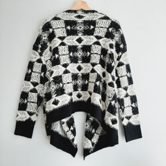 BESCA Wool Blend Fuzzy Open Front Cardigan Sweater B&W Tribal Geo Pattern Sz L - Picture 7 of 16